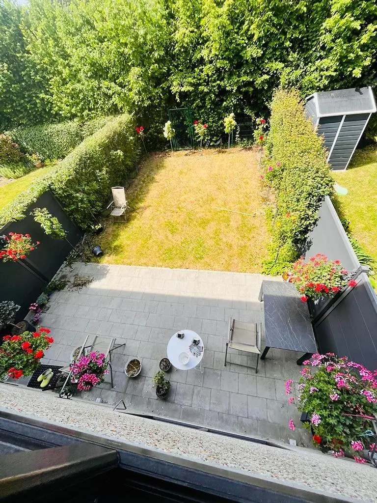 Town House With Garden - 1 Room With Shared Bathroom Brussels